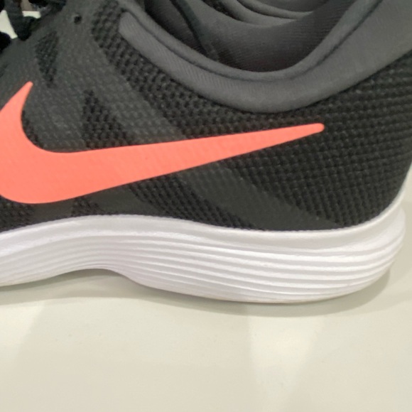 Nike Revolution women’s running shoes women’s size 12 - Picture 6 of 9